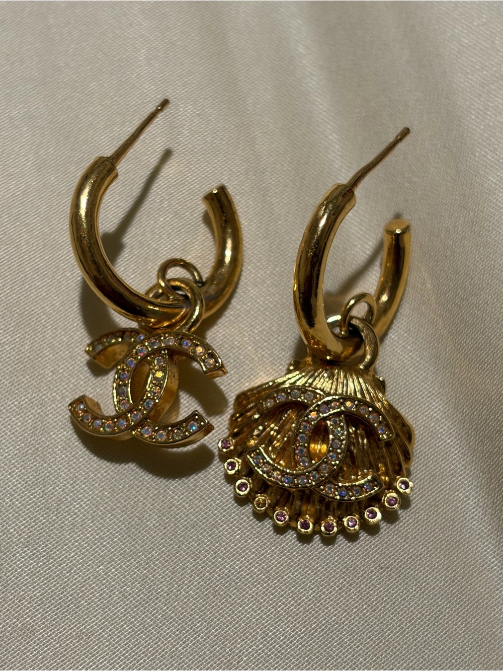Chanel Gold seashell earrings Golden